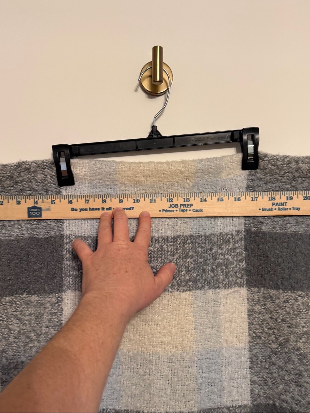 Cozy Plaid Fringe Sleeveless Knit Scarf in Gray & Cream - Picture 6 of 7